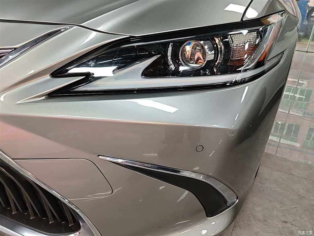Lexus ES, 2019 24