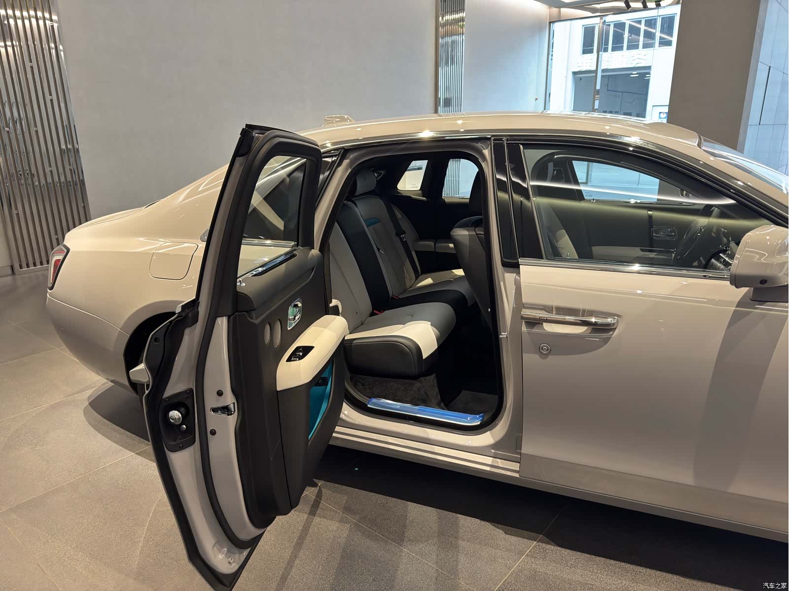 Rolls-Royce Ghost, 2026 13