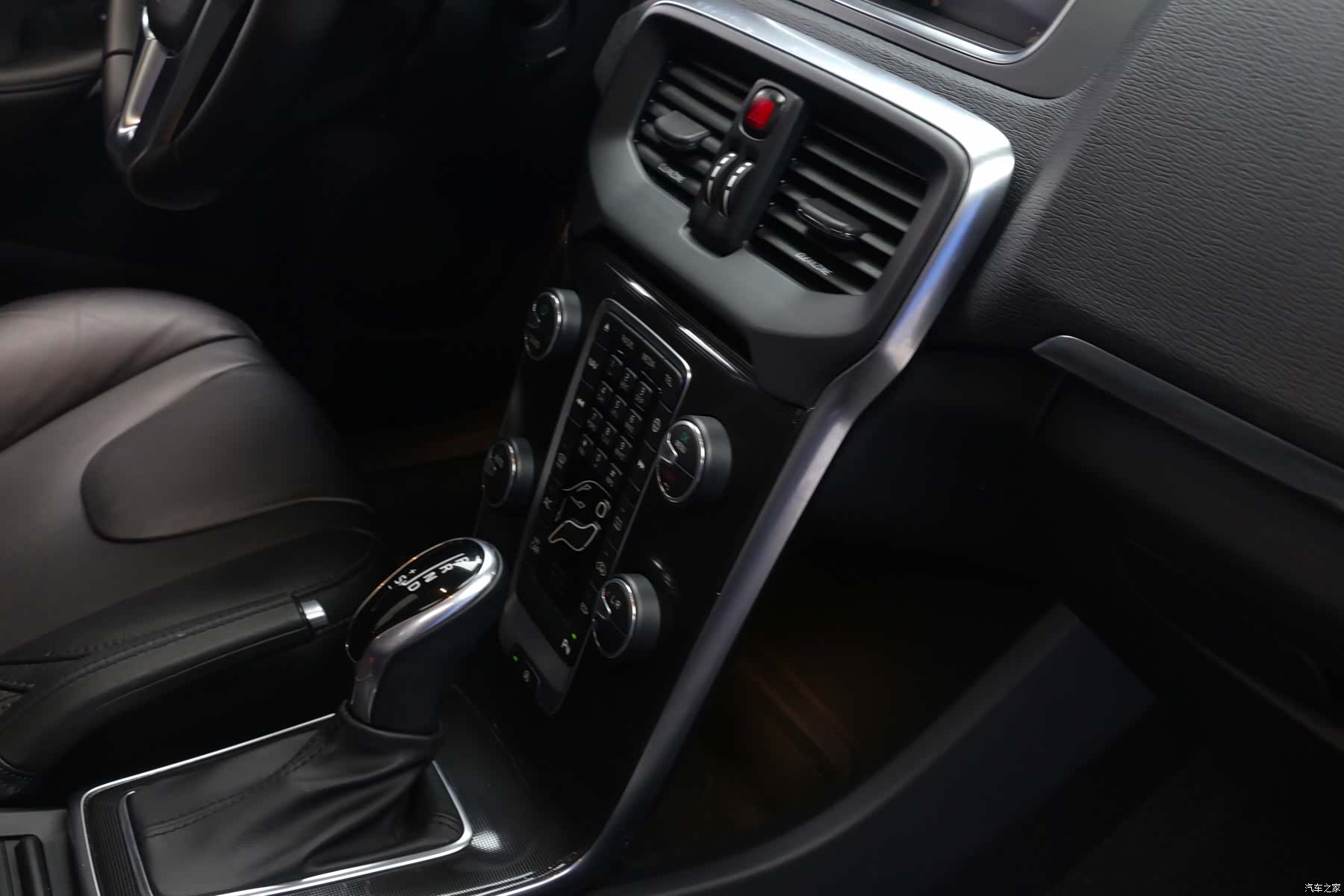 Volvo V40, 2019 23