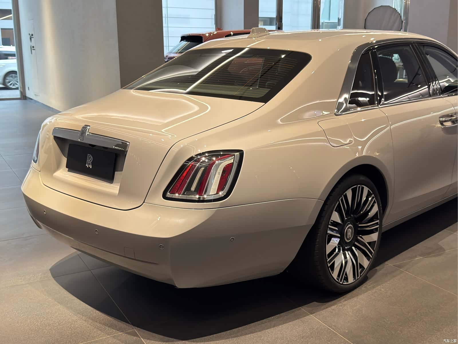 Rolls-Royce Ghost, 2026 8