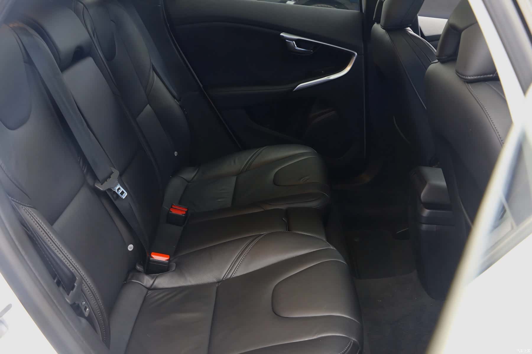 Volvo V40, 2019 13