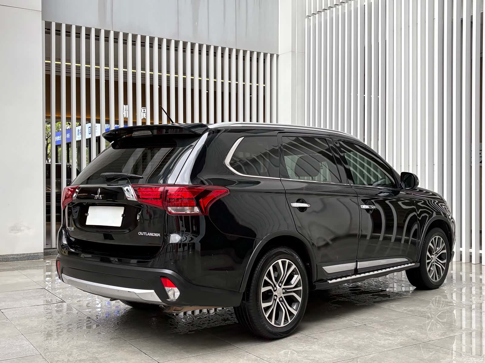 Mitsubishi Outlander, 2017 13