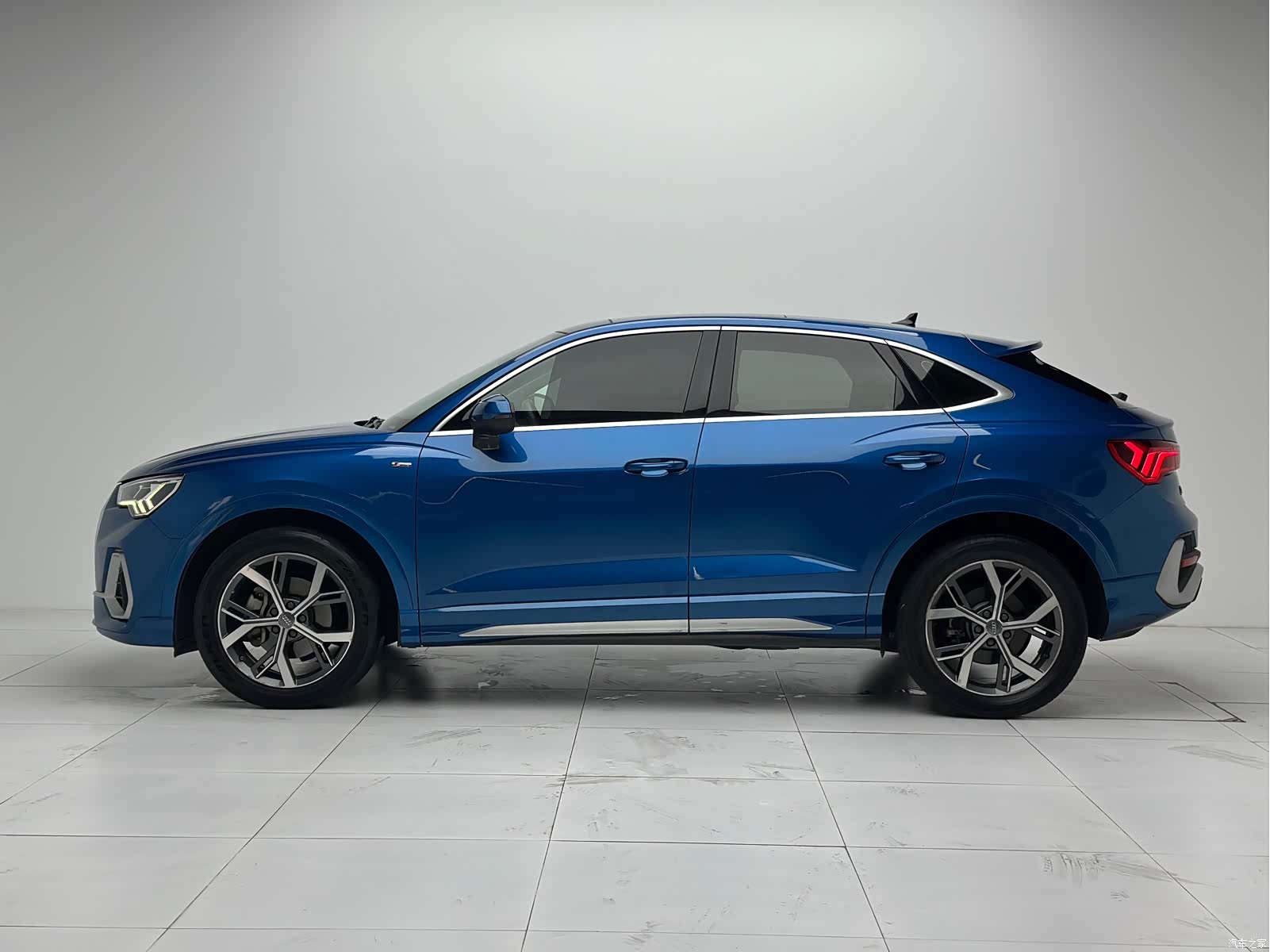 Audi Q3, 2021 24