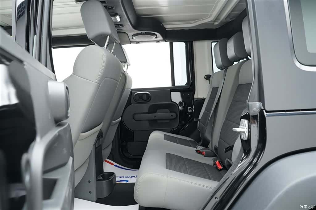 Jeep Wrangler, 2010 10