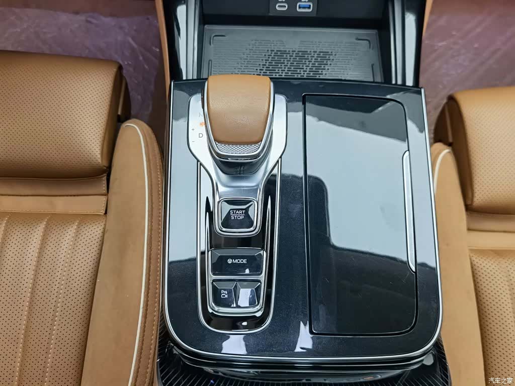 Hongqi H9, 2025 13
