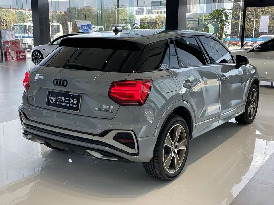Audi Q2L