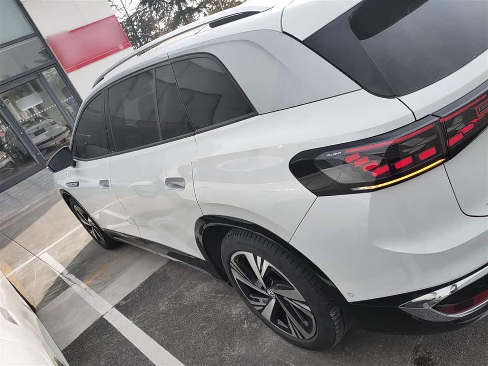 Volkswagen ID.6 CROZZ