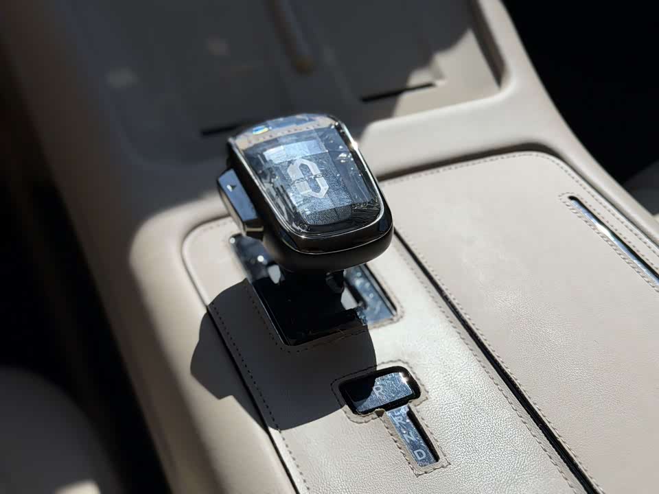 AITO Ask the world M7