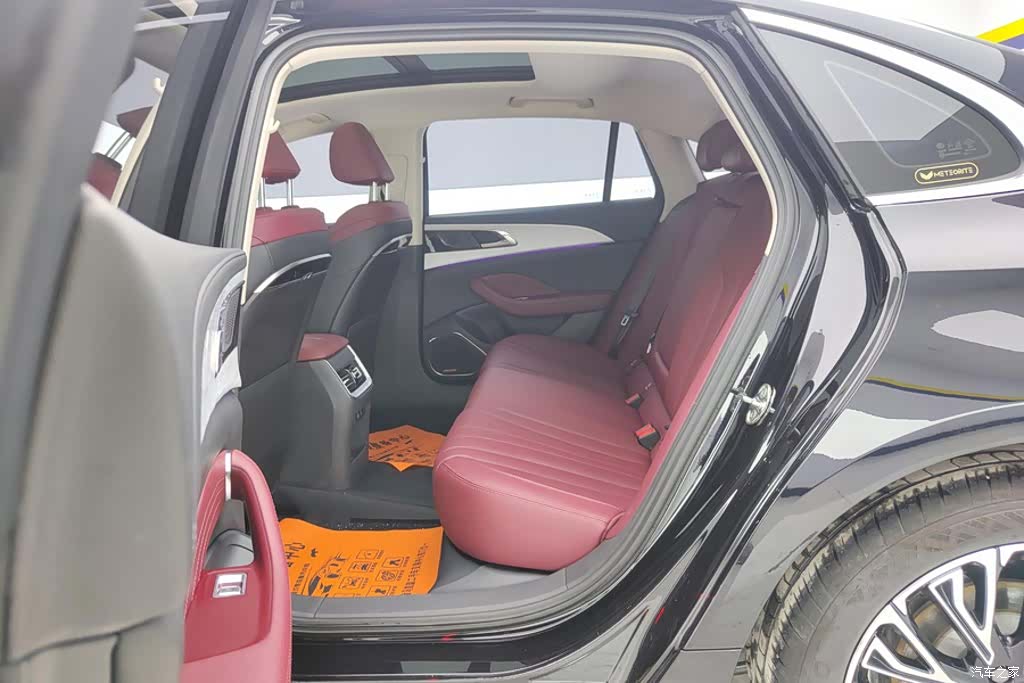 Hongqi H5, 2024 11