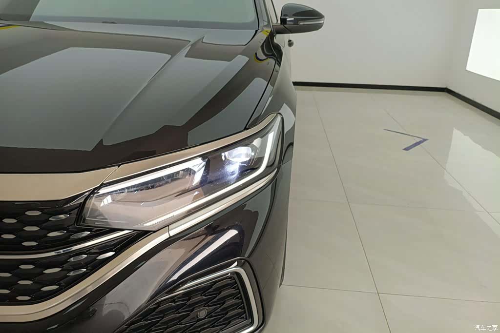 Volkswagen Passat, 2023 все фото