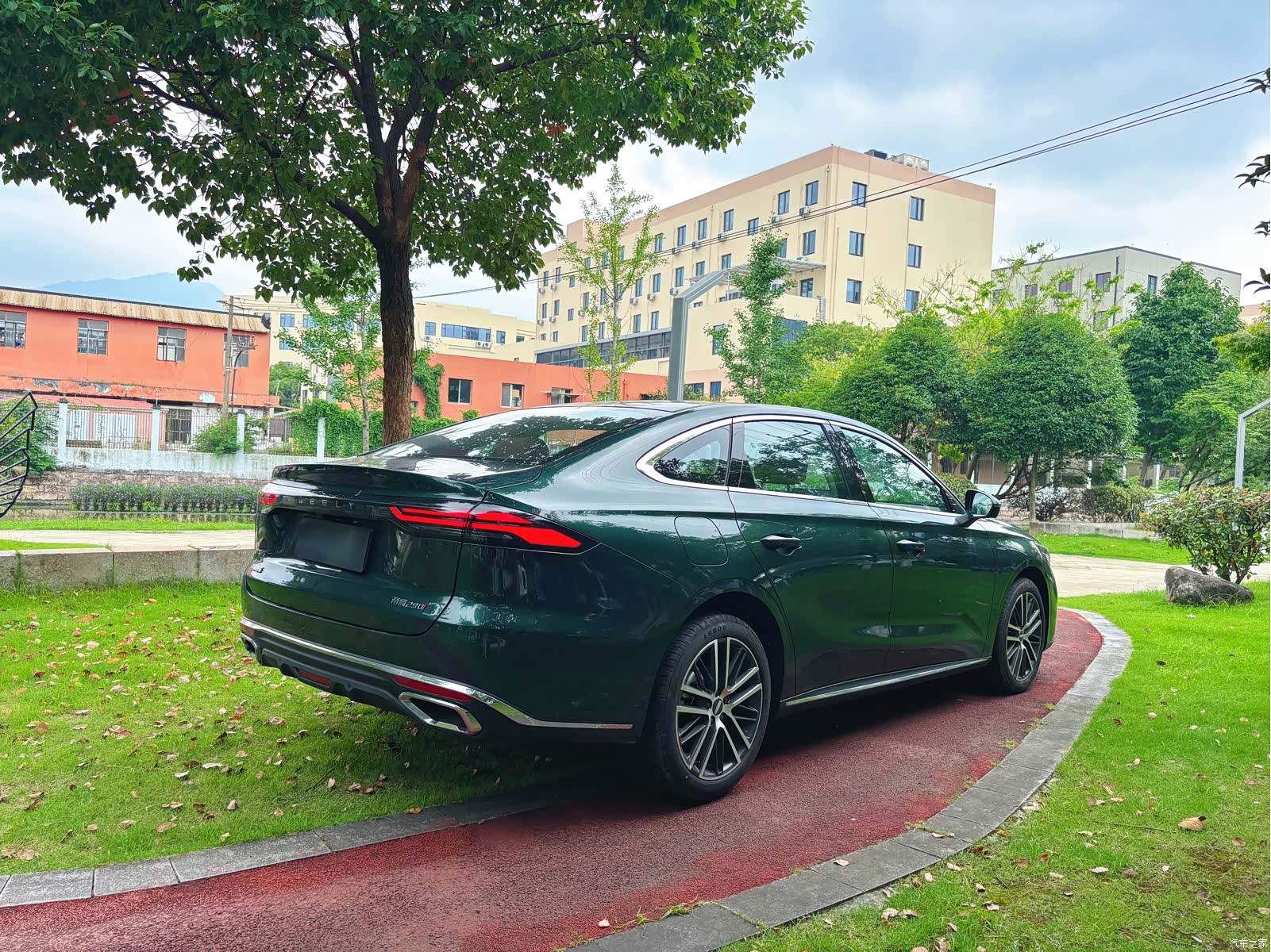 Geely Emgrand, 2025 4