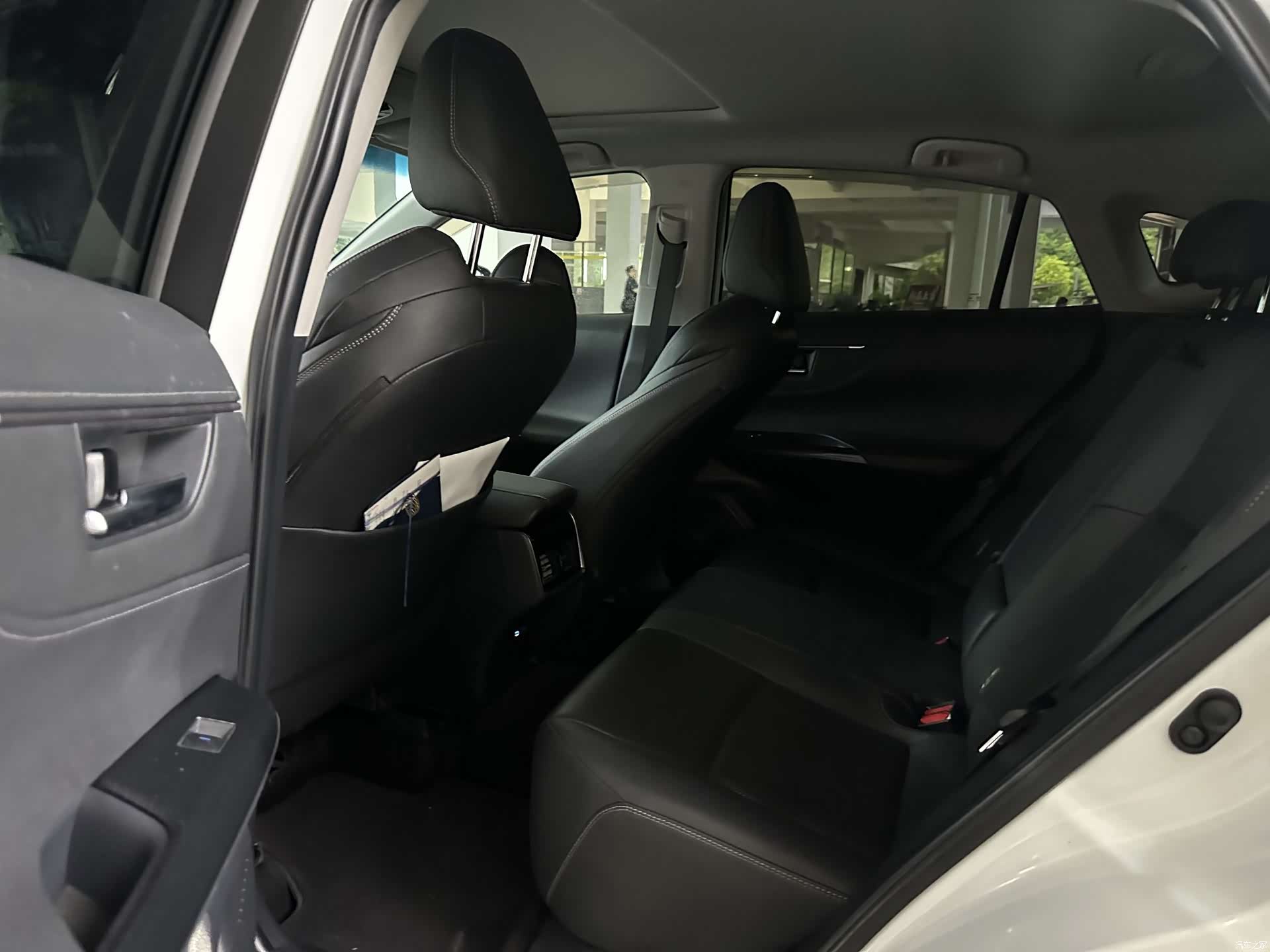 Toyota Venza, 2022 все фото