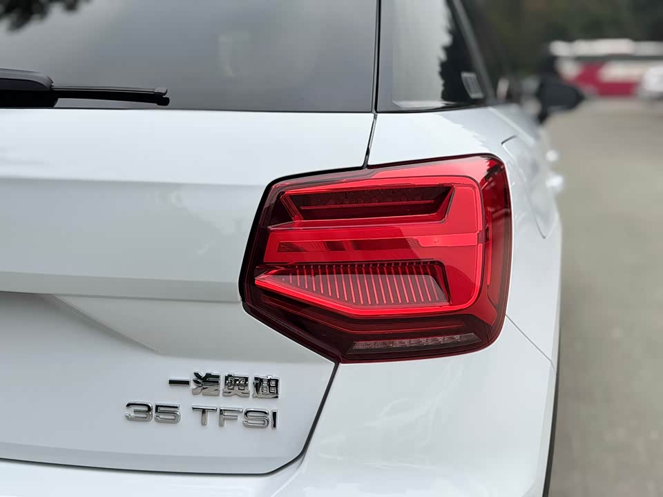 Audi Q2L