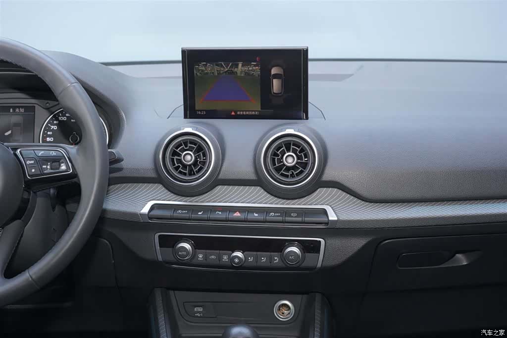 Audi Q2L, 2020 21