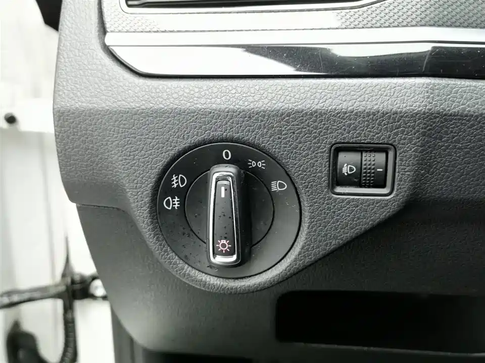 Volkswagen C-TREK Wei Collar