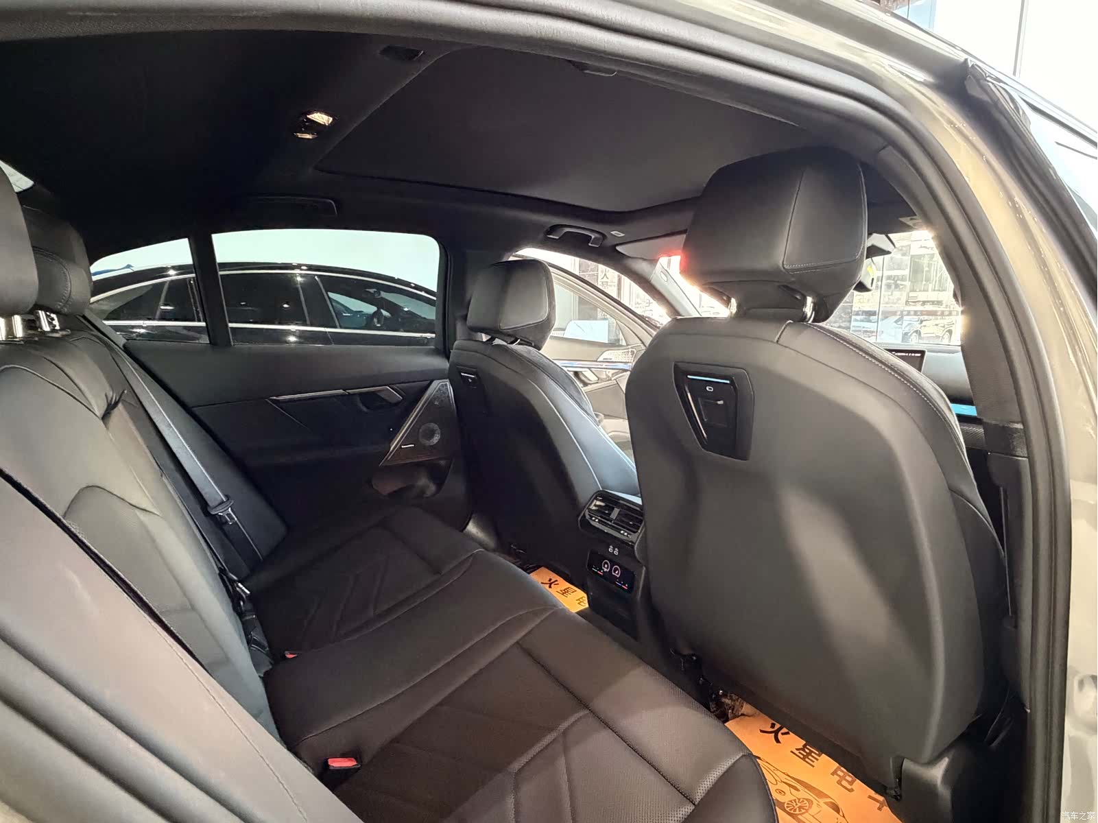 BMW i5, 2025 12