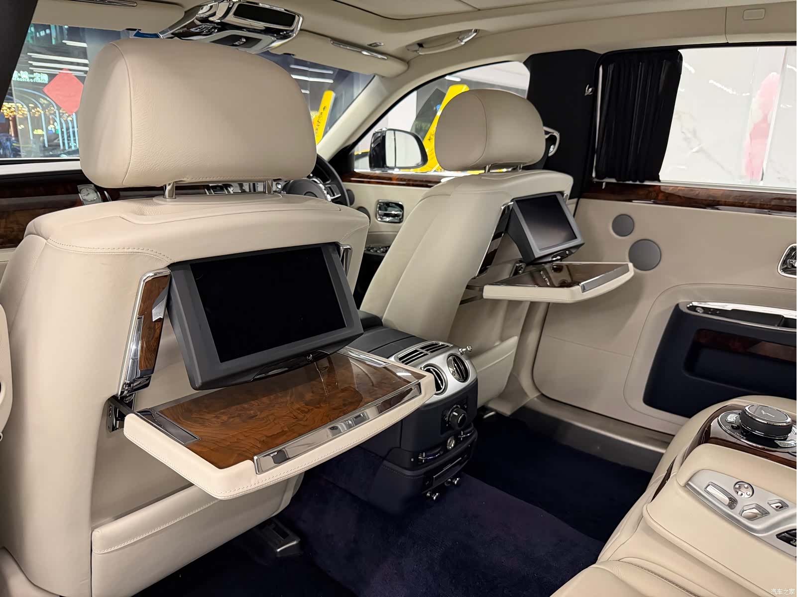Rolls-Royce Ghost, 2015 13