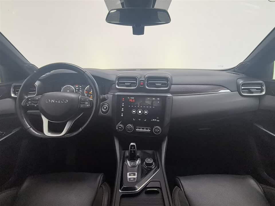 Lynk & Co 03