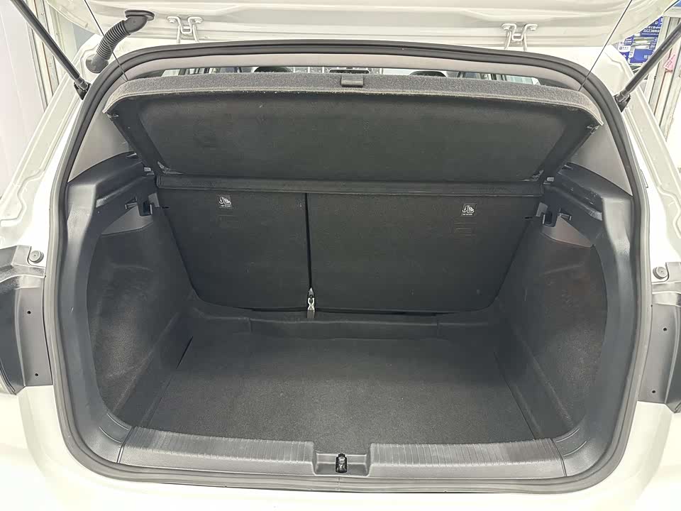 Volkswagen Exploring the shadow