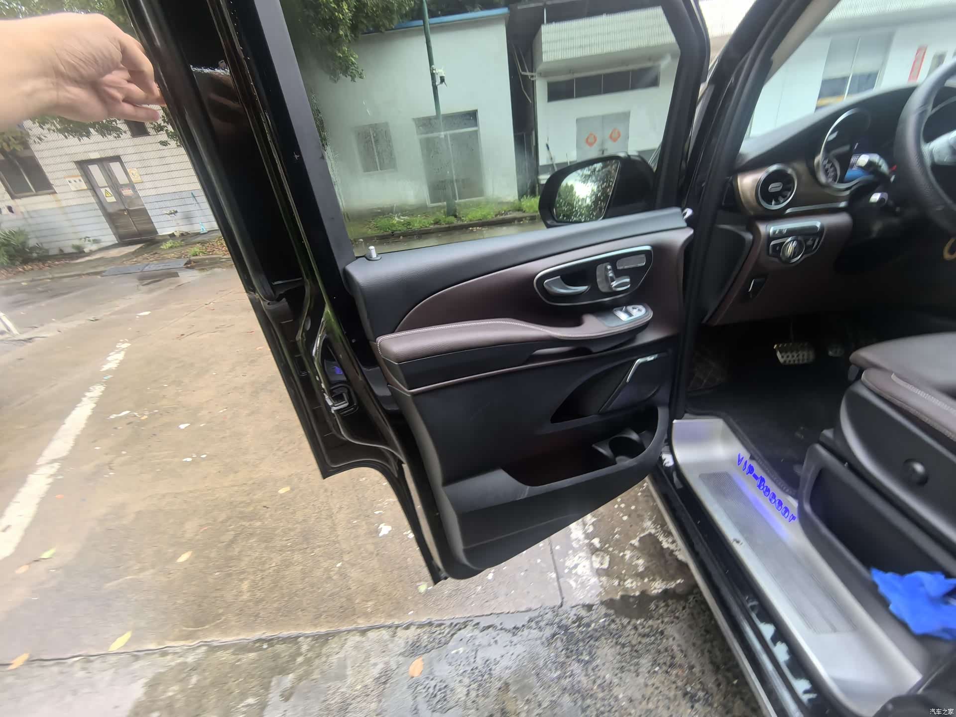 Mercedes-Benz V-Class, 2024 8