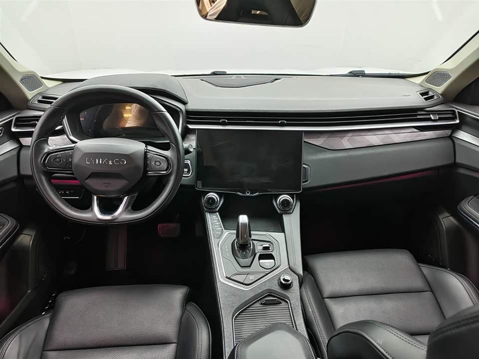 Lynk & Co 01