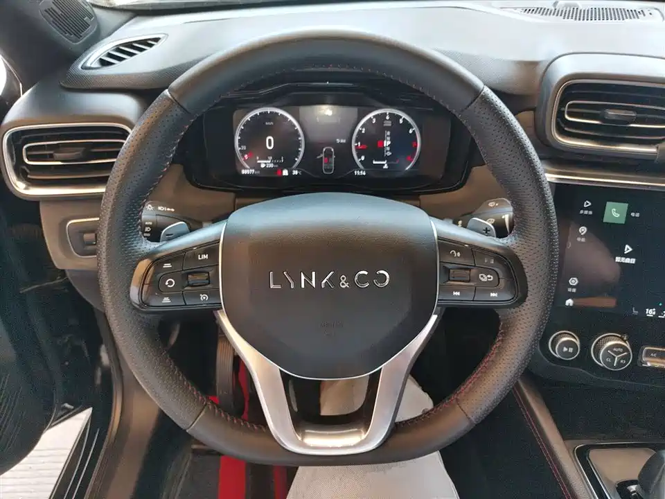 Lynk & Co 03