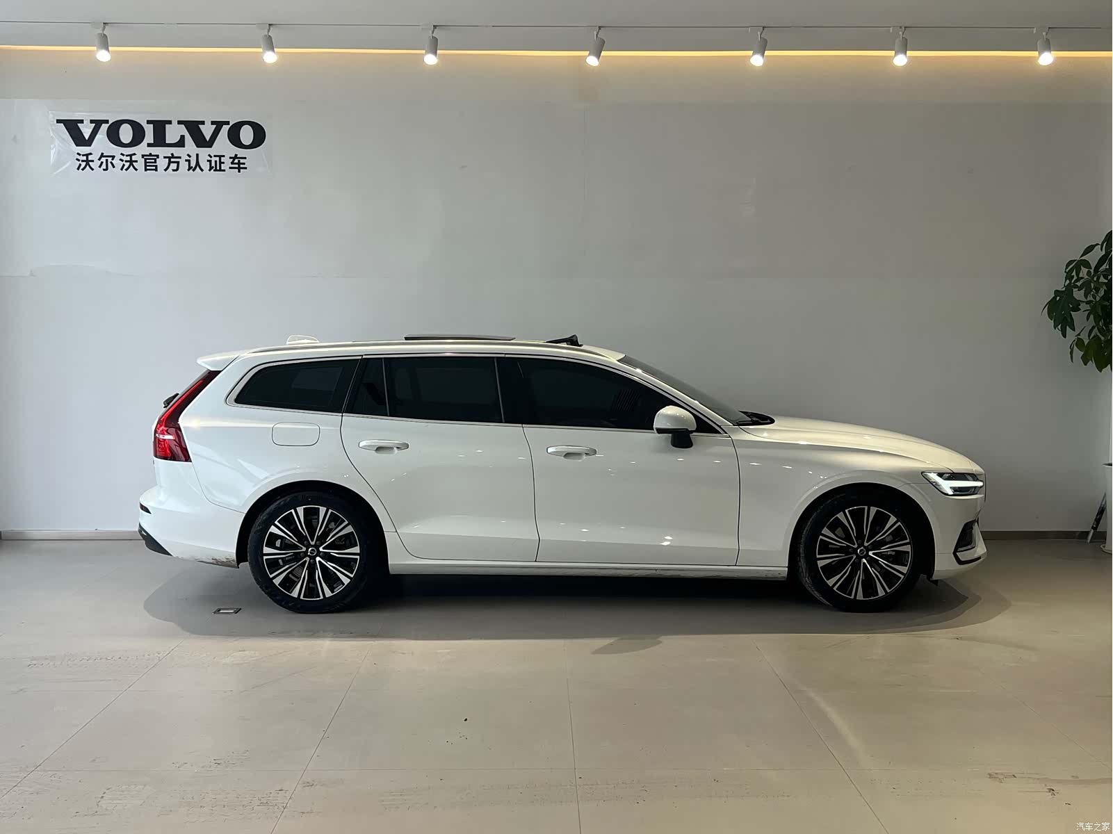 Volvo V60, 2023 4