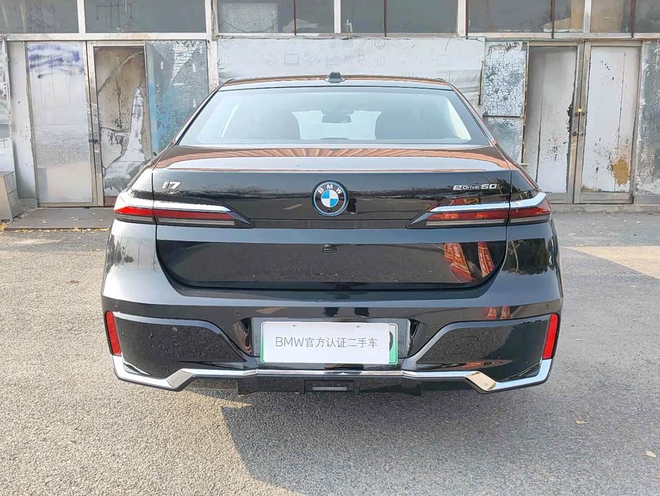 BMW i7