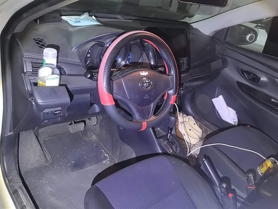 Toyota YARiS L to enjoy