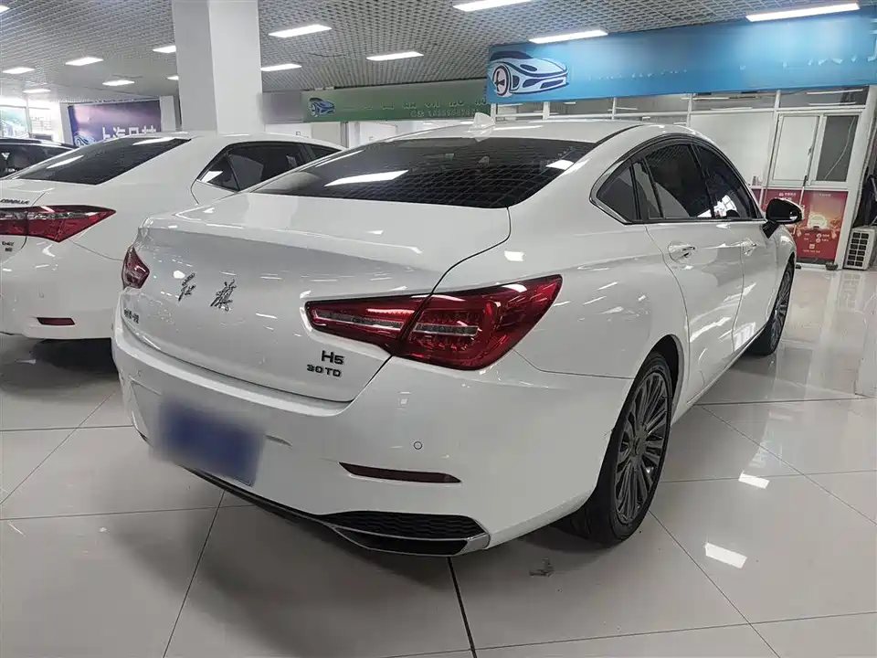 Hongqi H5