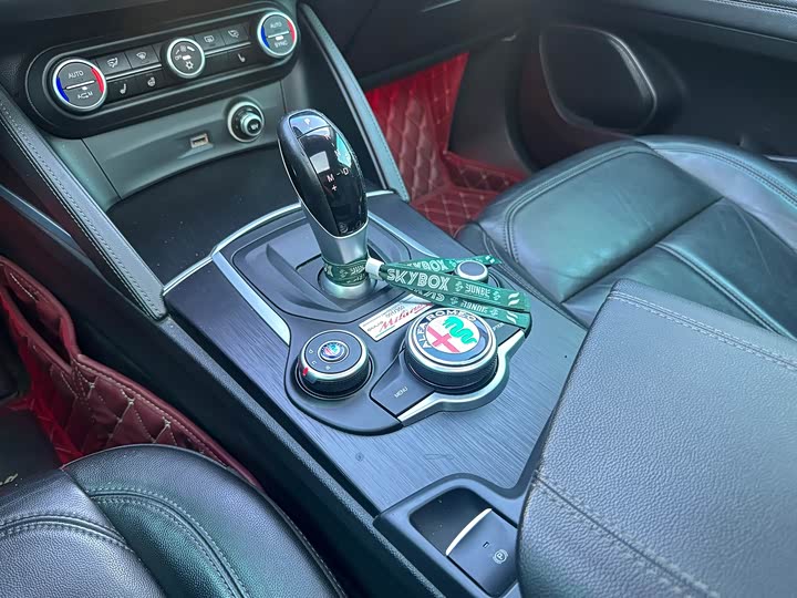 Alfa Romeo Stelvio si tan wei 2017 2.0T 200HP jing ying ban