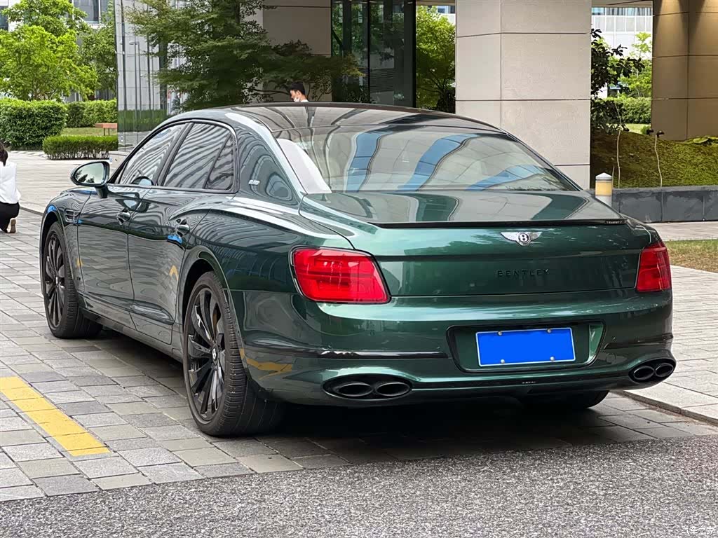 Bentley Flying Spur, 2022 4