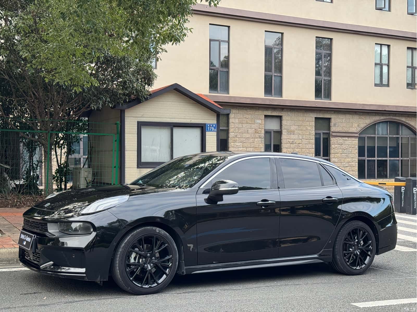 Lynk & Co 02