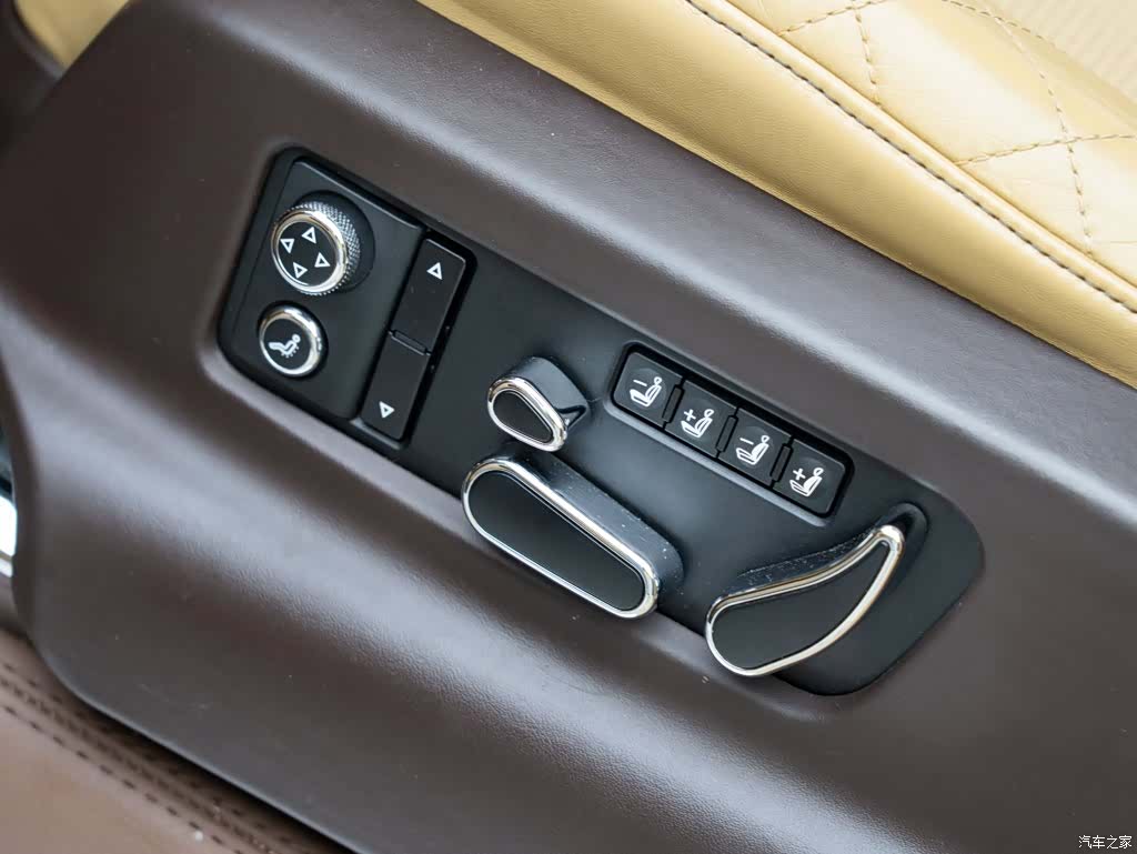 Bentley Bentayga, 2017 9