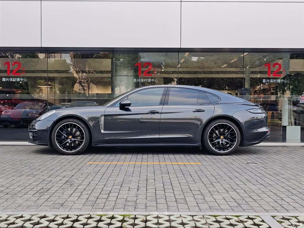 Porsche Panamera, 2023 2