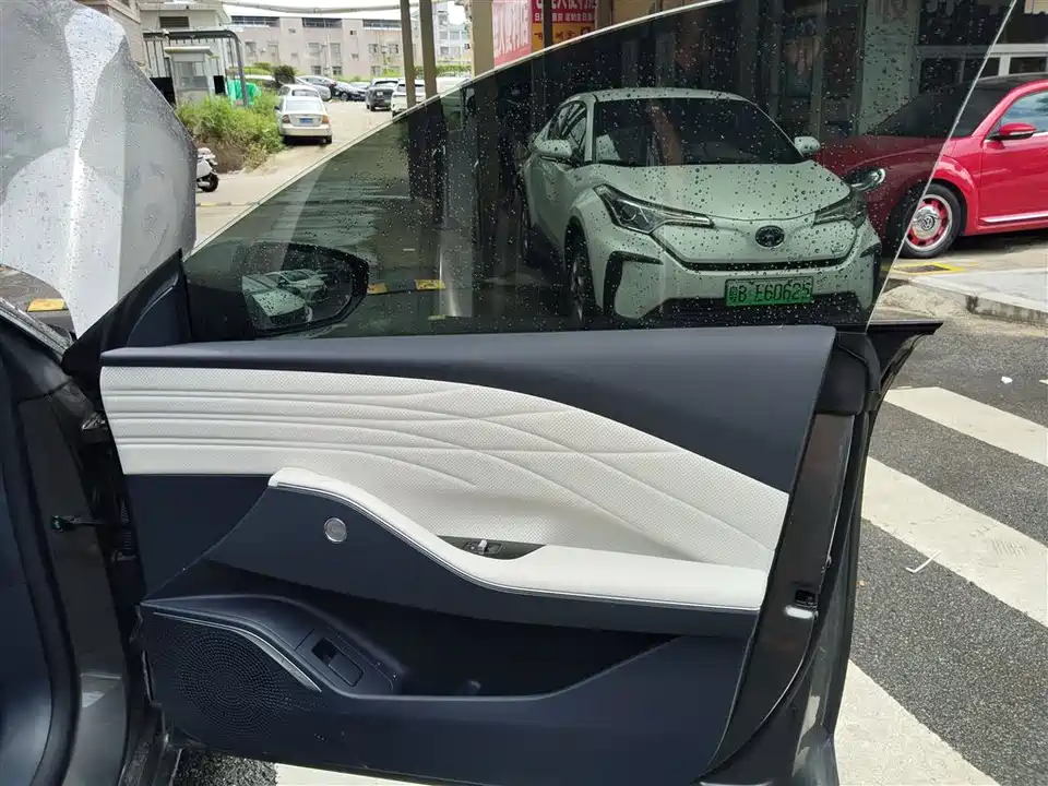 Geely Galaxy Galaxy E8