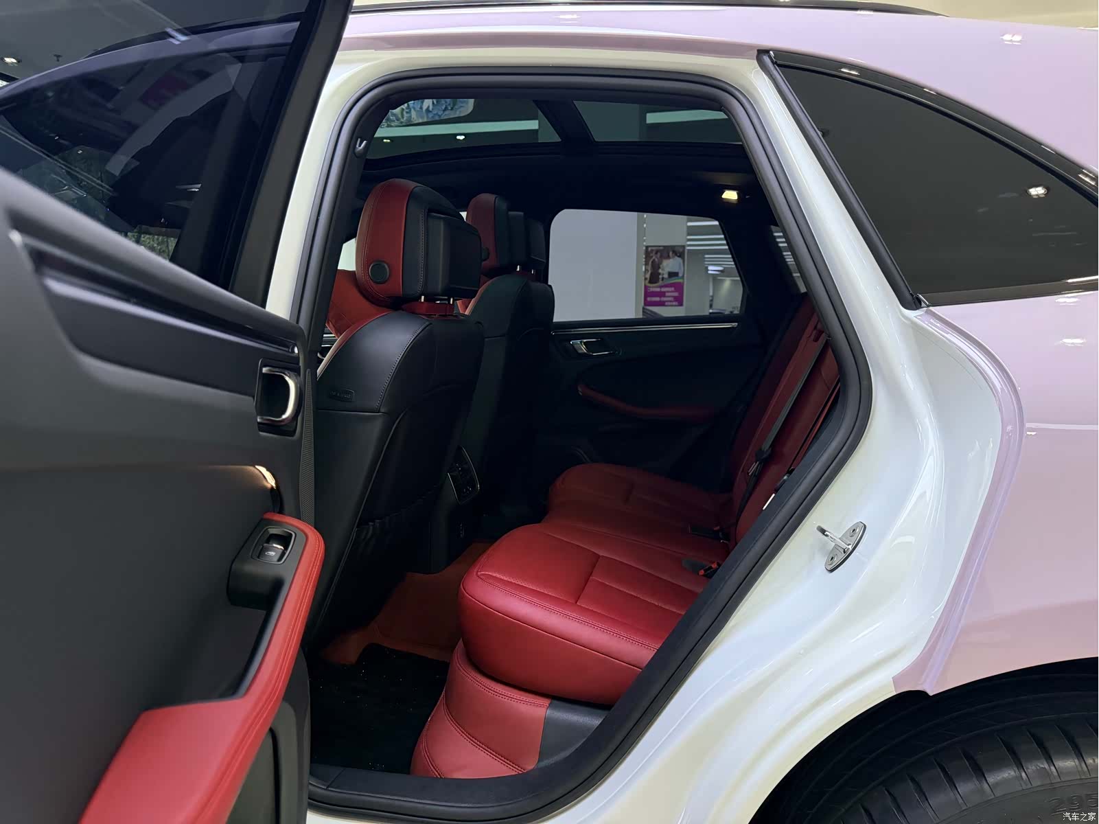 Porsche Macan, 2025 9