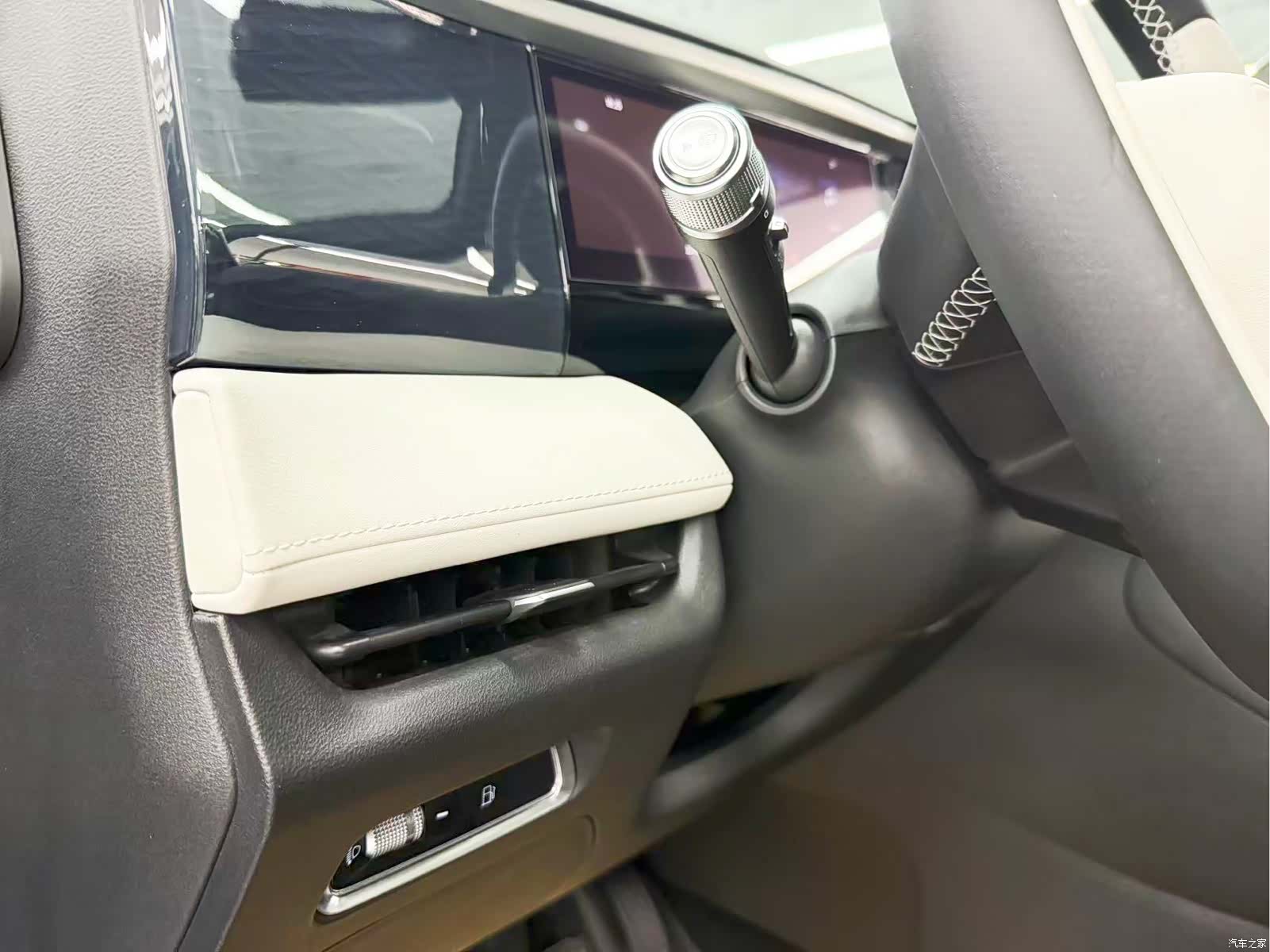 Geely Galaxy L7, 2024 11