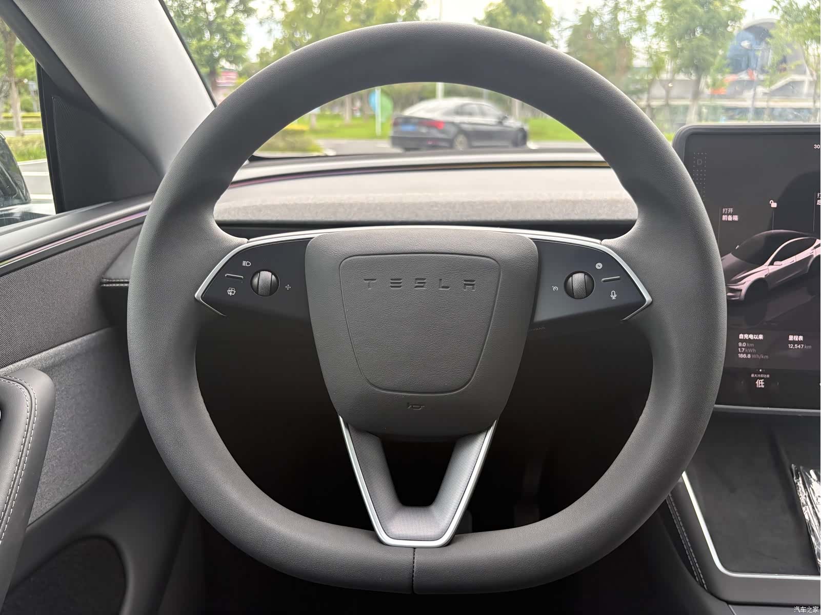 Tesla Model Y, 2026 12
