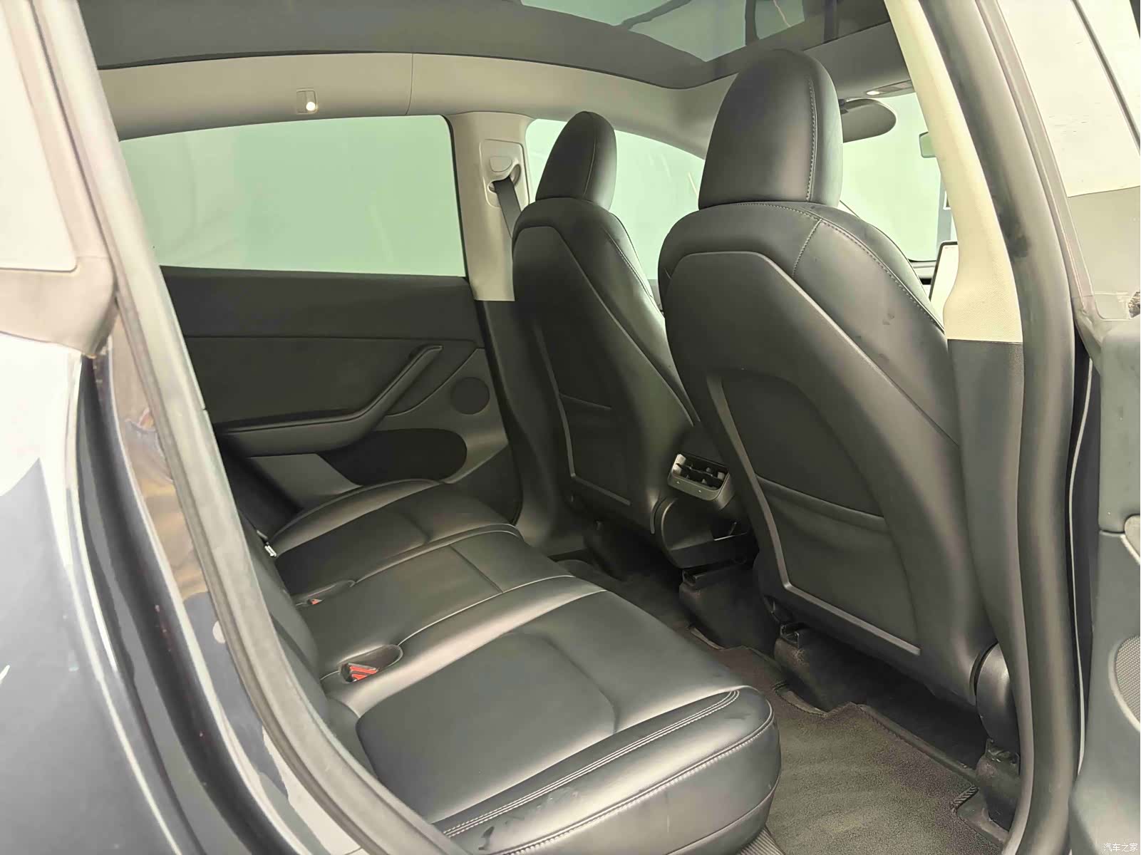 Tesla Model Y, 2024 7