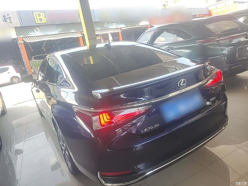 Lexus ES, 2023 все фото