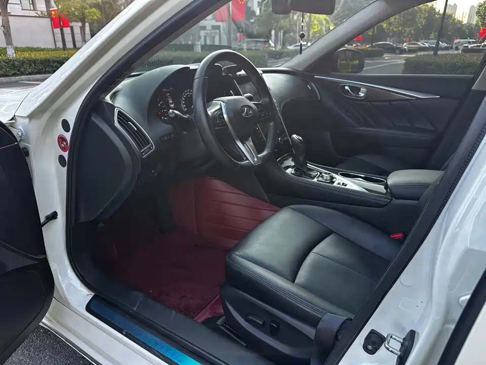 Infiniti Q50L