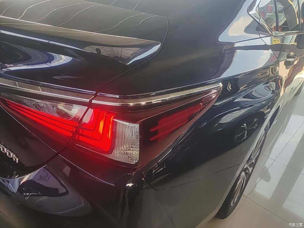 Lexus ES, 2023 8
