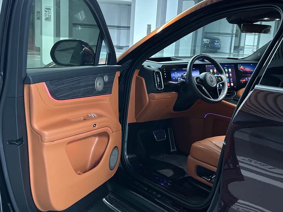 AITO Ask the world M9