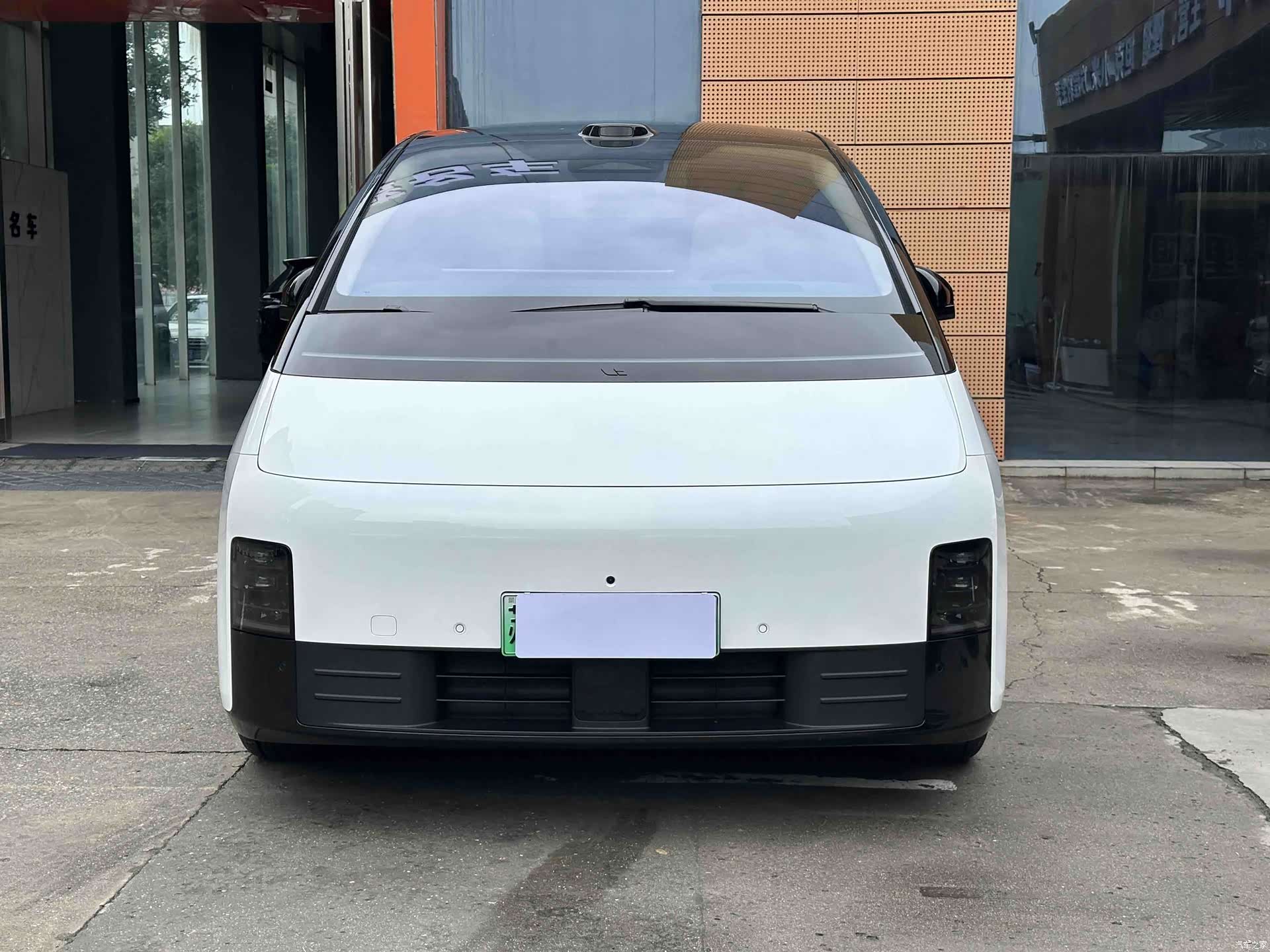 Li Auto MEGA, 2025 2