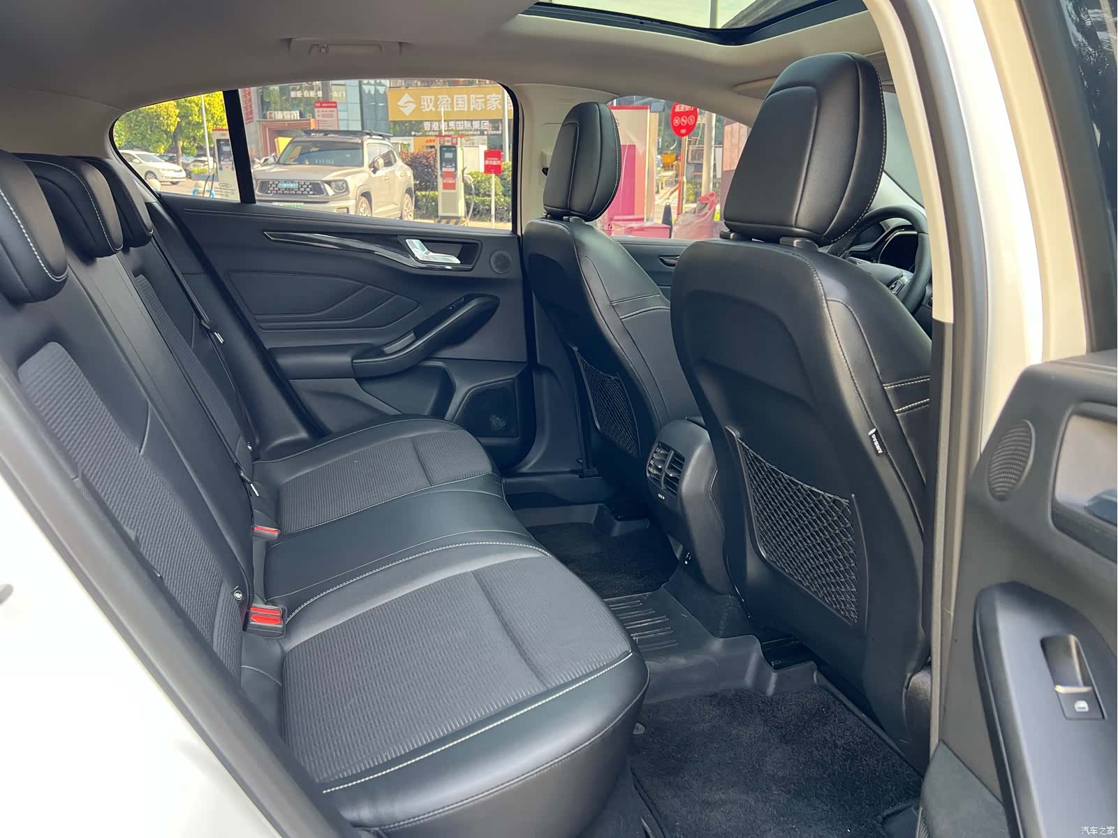 Ford Focus, 2022 10