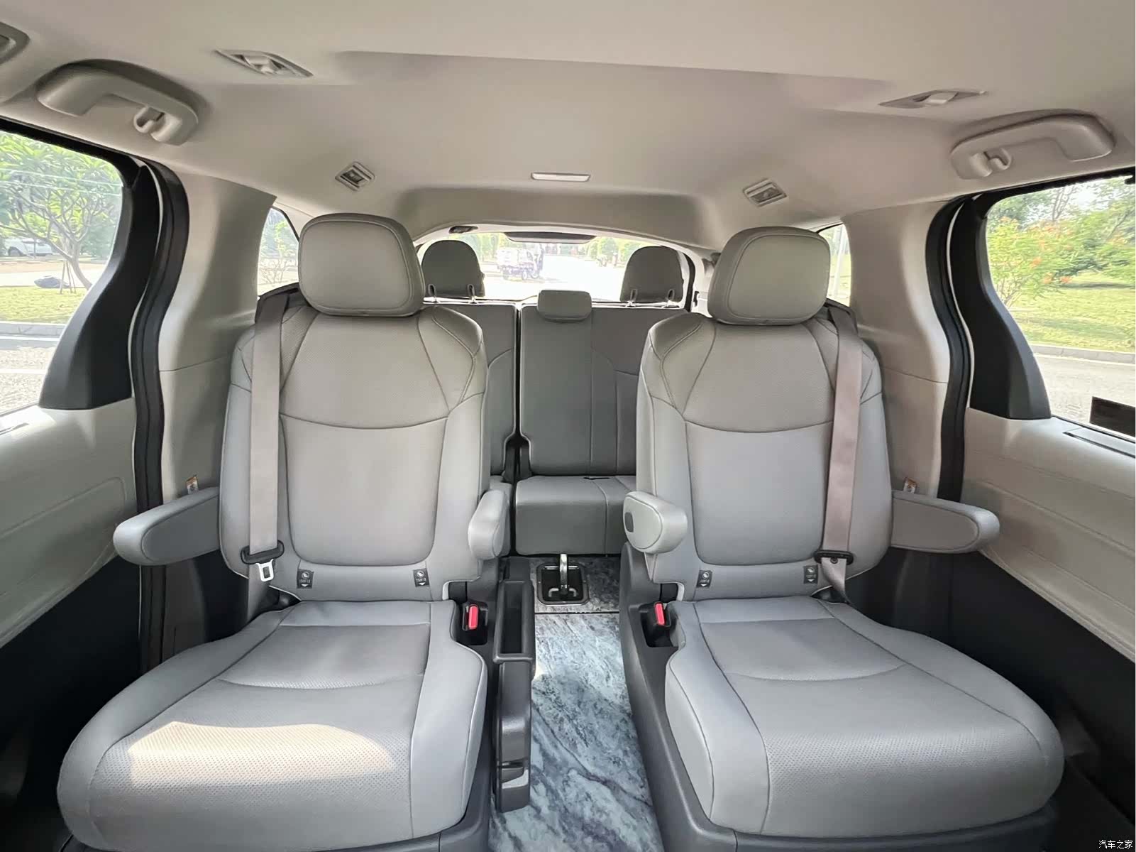 Toyota Sienna, 2023 14