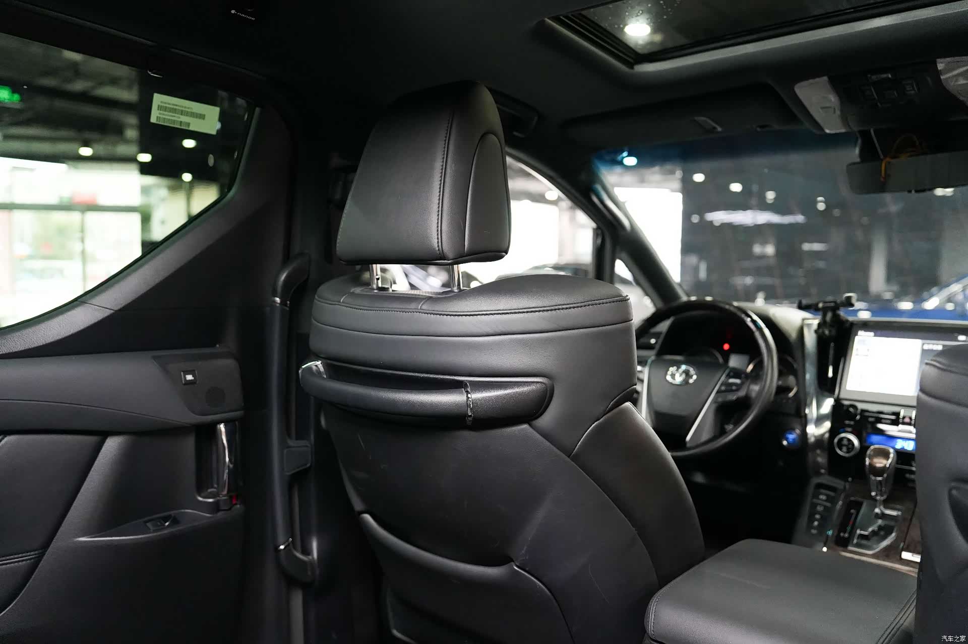 Toyota Alphard, 2022 34