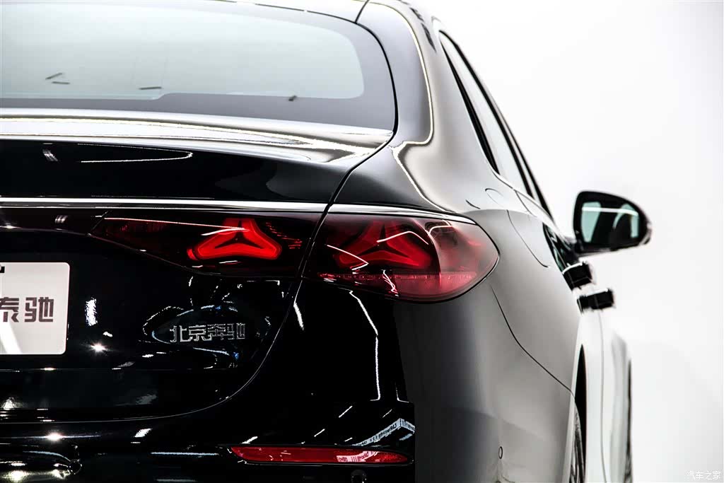 Mercedes-Benz E-Class, 2026 10