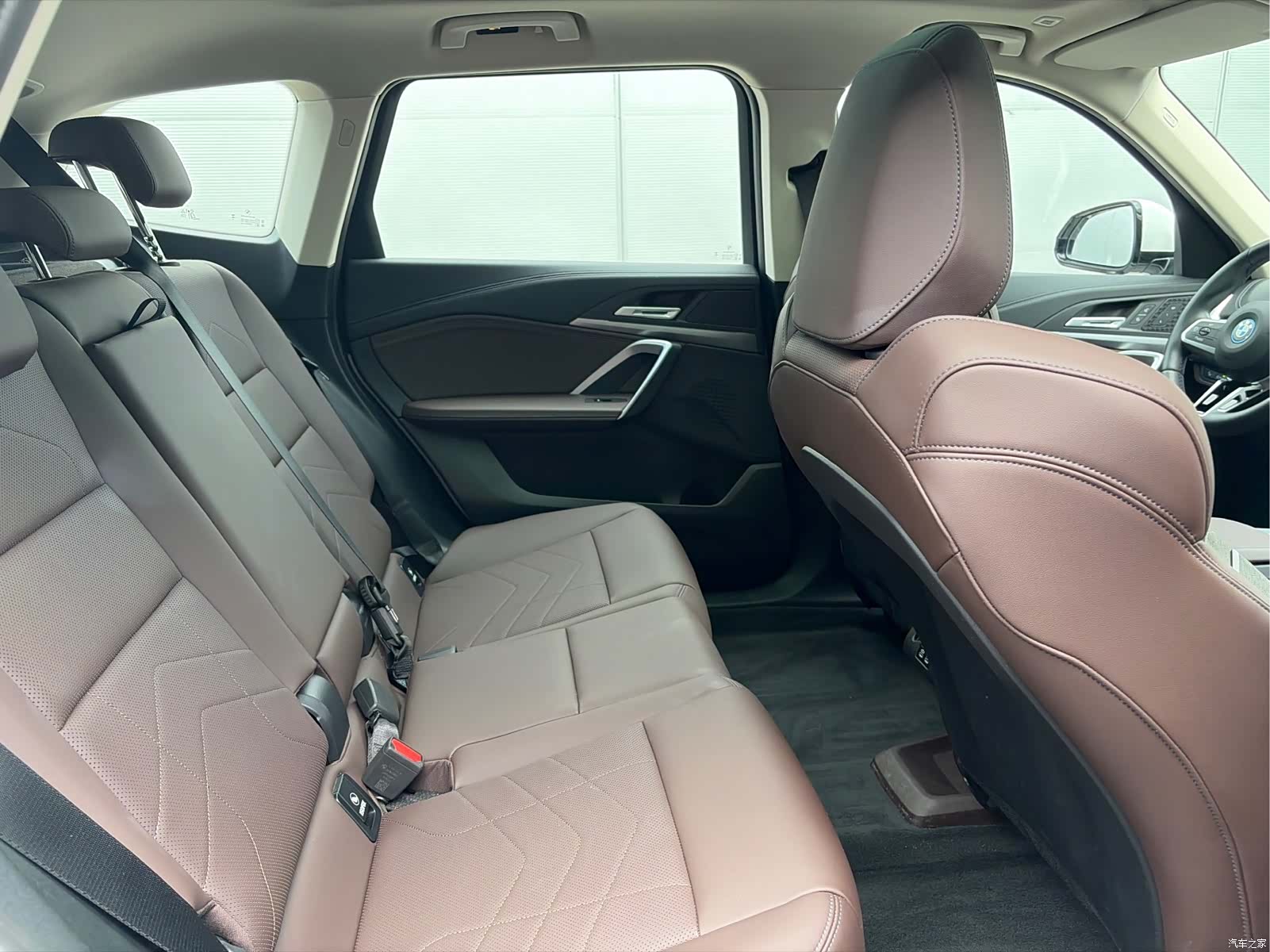 BMW iX1, 2025 8